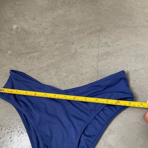 Frankie’s Bikinis x Sydney Sweeney Noemi Cheeky Bottom - Picture 5 of 6